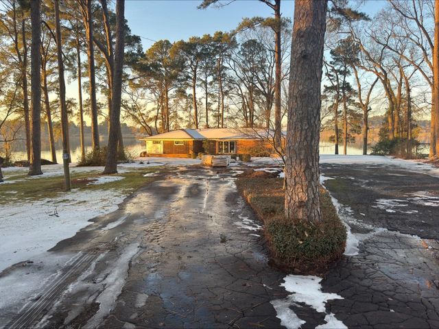 230 North Shore Circle, Lone Star, TX 75668