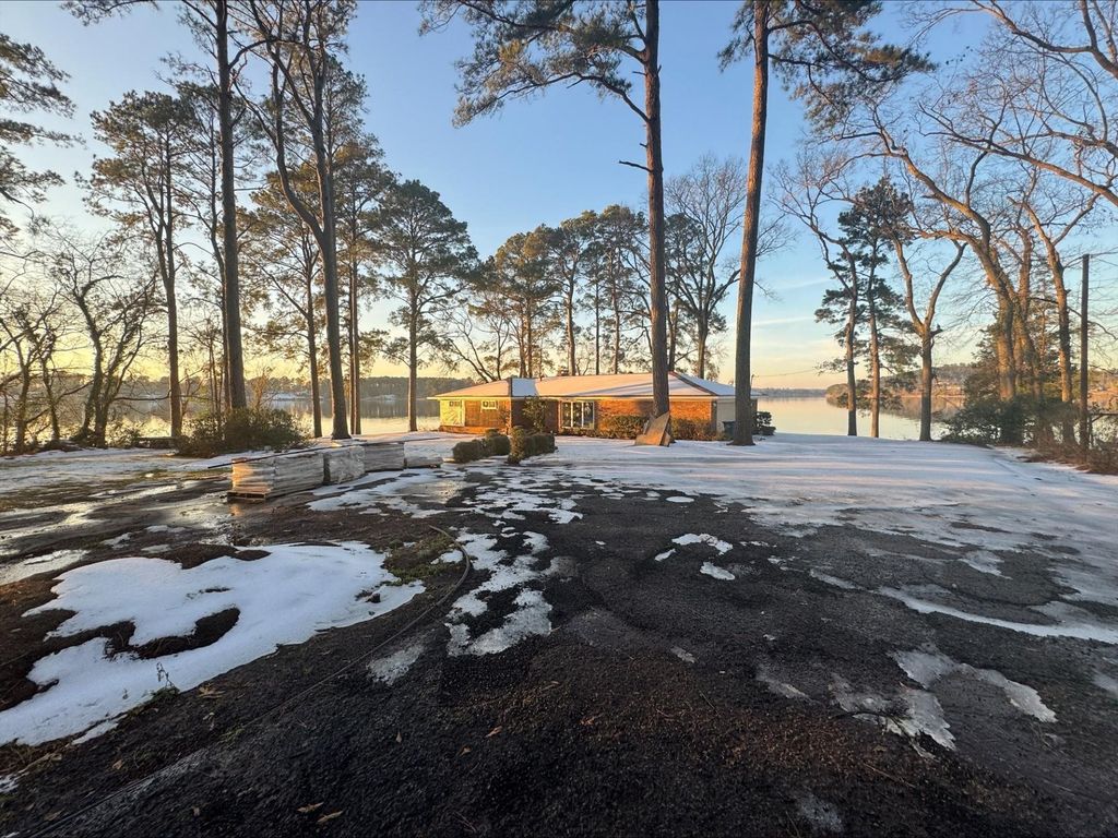 230 North Shore Circle, Lone Star, TX 75668