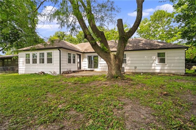625 S Troost Street, Olathe, KS 66061