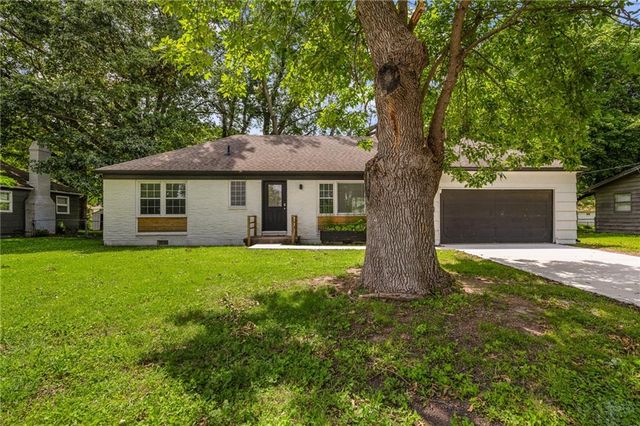 625 S Troost Street, Olathe, KS 66061