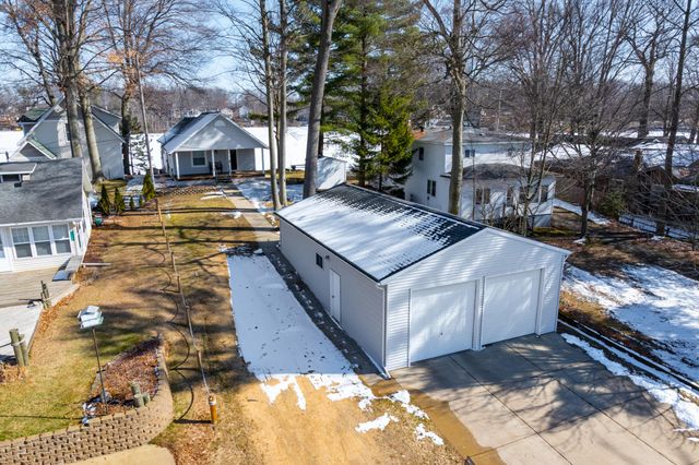 11309 Sunset Point Drive, Plainwell, MI 49080