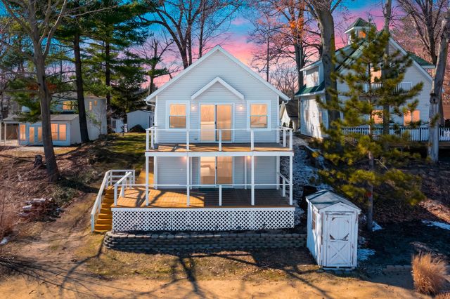 11309 Sunset Point Drive, Plainwell, MI 49080