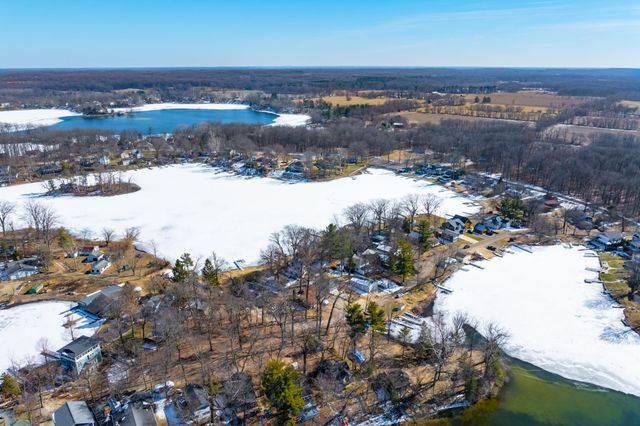 11309 Sunset Point Drive, Plainwell, MI 49080