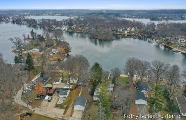 11309 Sunset Point Drive, Plainwell, MI 49080