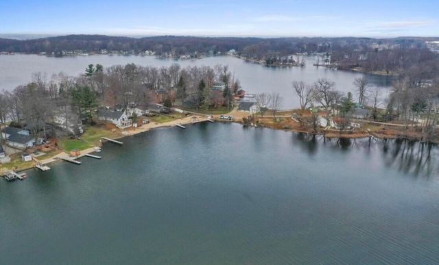 11309 Sunset Point Drive, Plainwell, MI 49080