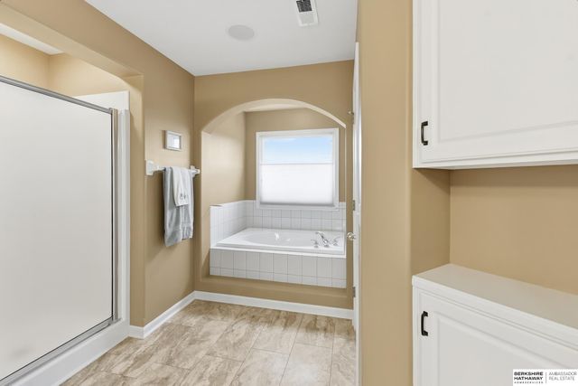 18202 Howard Street, Elkhorn, NE 68022