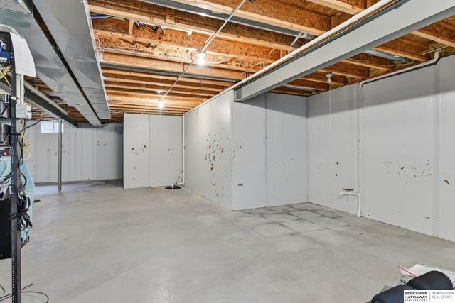 18202 Howard Street, Elkhorn, NE 68022