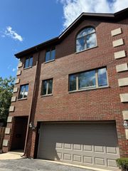 60 S Dee Road G, Park Ridge, IL 60068