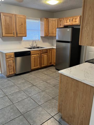 4 Hollywood DR, Lampasas, TX 76550