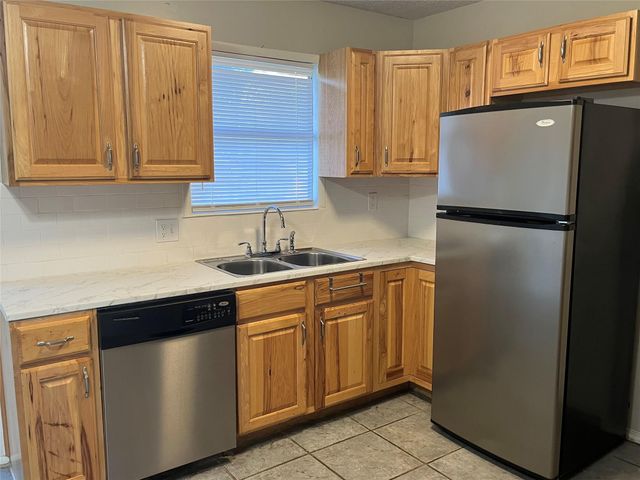 4 Hollywood DR, Lampasas, TX 76550