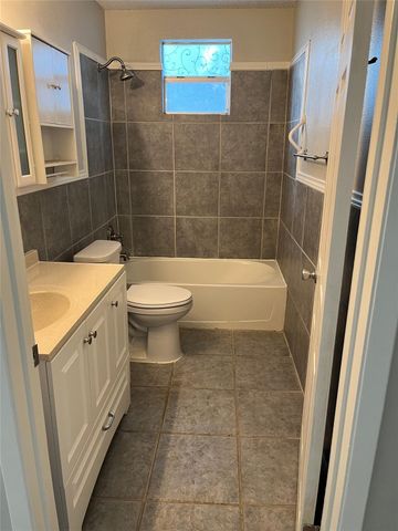 4 Hollywood DR, Lampasas, TX 76550