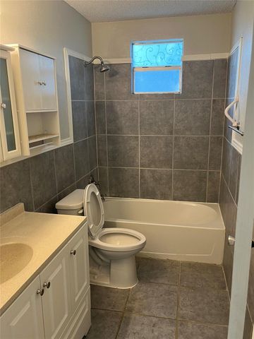 4 Hollywood DR, Lampasas, TX 76550