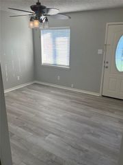 4 Hollywood DR, Lampasas, TX 76550