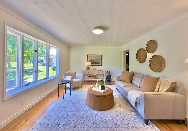1979 Memory Lane, North Saint Paul, MN 55109