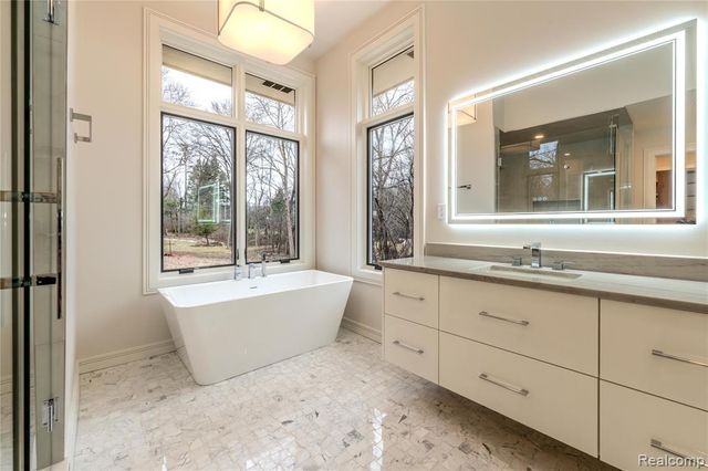 7400 Melody Lane, Bloomfield Hills, MI 48301