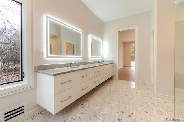 7400 Melody Lane, Bloomfield Hills, MI 48301