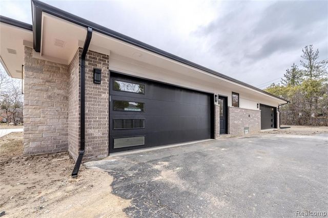 7400 Melody Lane, Bloomfield Hills, MI 48301