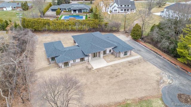 7400 Melody Lane, Bloomfield Hills, MI 48301