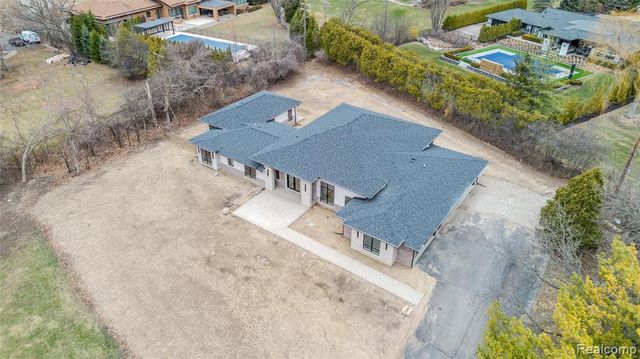 7400 Melody Lane, Bloomfield Hills, MI 48301