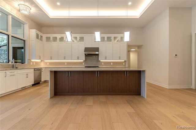 7400 Melody Lane, Bloomfield Hills, MI 48301