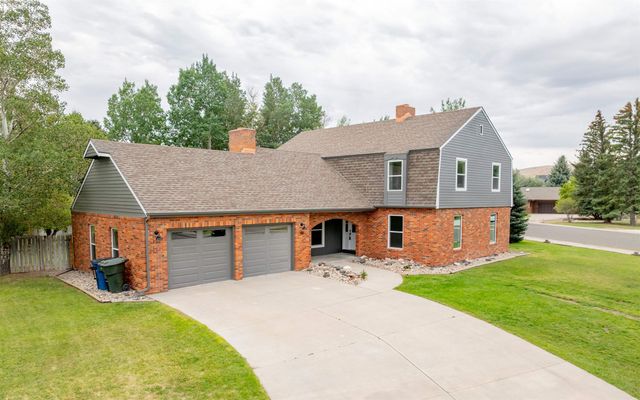 50 Dale Dr, Cody, WY 82414