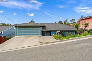 9515 Castlewood St, Oakland, CA 94605