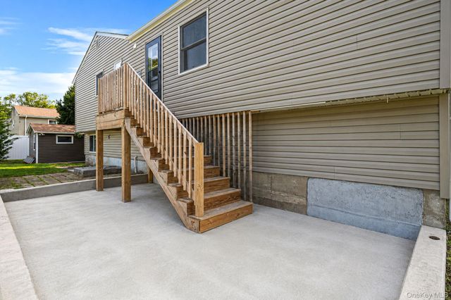 3 Richlee Drive, East Northport, NY 11731