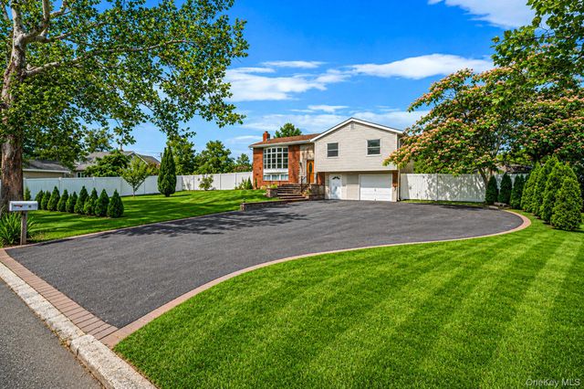 3 Richlee Drive, East Northport, NY 11731
