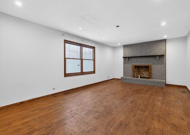 25042 S Whispering Oaks Lane, Crete, IL 60417