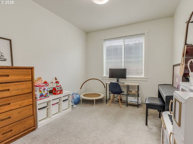 2893 4TH St, Hubbard, OR 97032