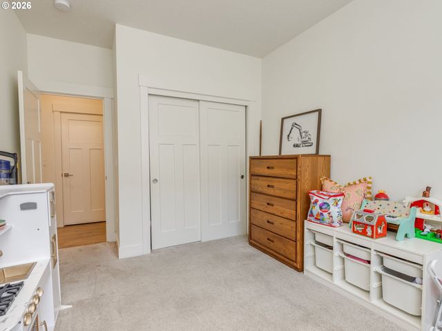 2893 4TH St, Hubbard, OR 97032