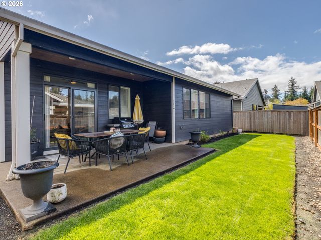 2893 4TH St, Hubbard, OR 97032