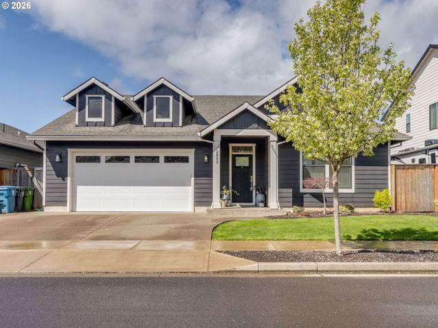 2893 4TH St, Hubbard, OR 97032