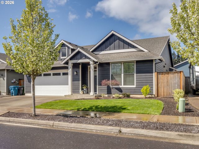 2893 4TH St, Hubbard, OR 97032