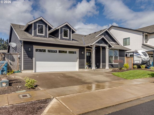 2893 4TH St, Hubbard, OR 97032