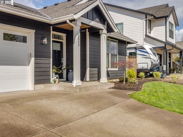 2893 4TH St, Hubbard, OR 97032
