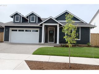 2893 4TH St, Hubbard, OR 97032