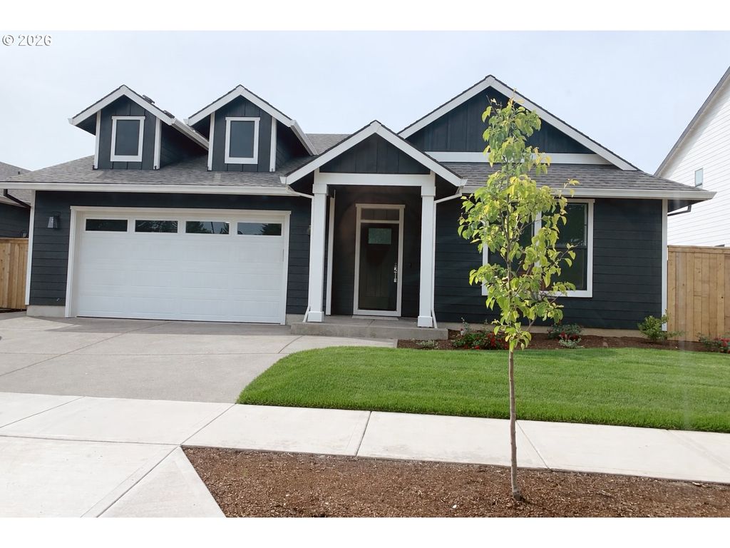 2893 4TH St, Hubbard, OR 97032