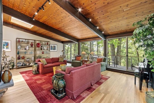 518 Annursnac Hill Rd, Concord, MA 01742