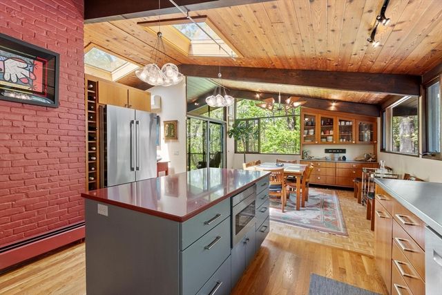 518 Annursnac Hill Rd, Concord, MA 01742