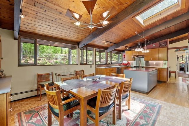 518 Annursnac Hill Rd, Concord, MA 01742