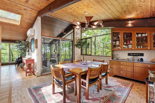 518 Annursnac Hill Rd, Concord, MA 01742