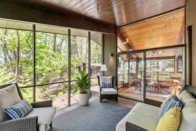518 Annursnac Hill Rd, Concord, MA 01742