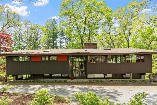 518 Annursnac Hill Rd, Concord, MA 01742