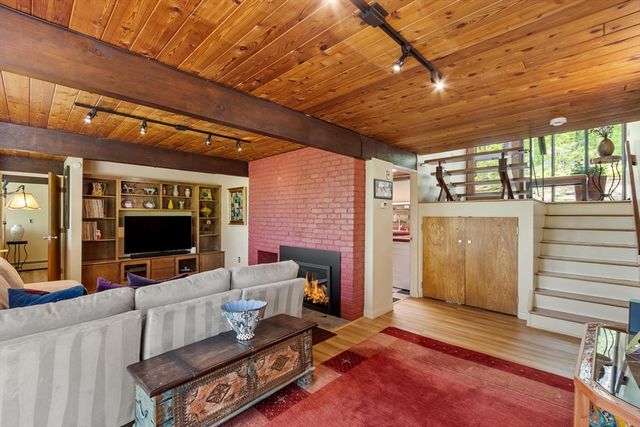 518 Annursnac Hill Rd, Concord, MA 01742