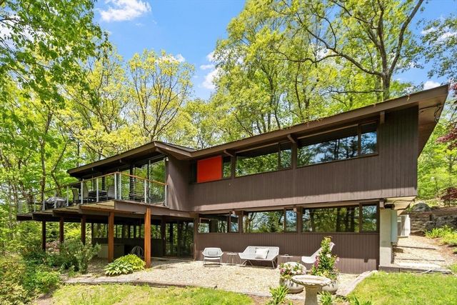 518 Annursnac Hill Rd, Concord, MA 01742