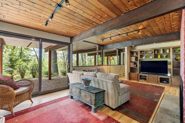 518 Annursnac Hill Rd, Concord, MA 01742