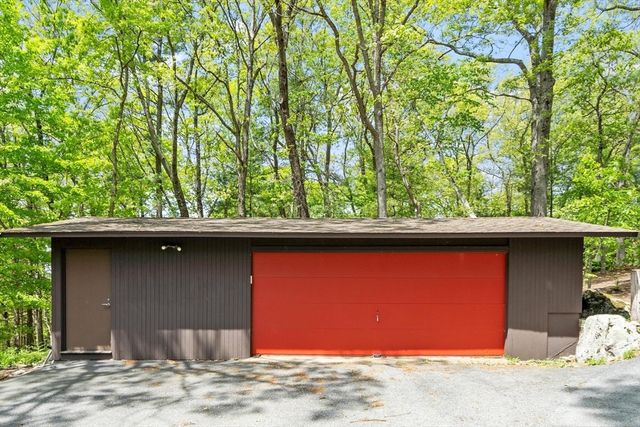 518 Annursnac Hill Rd, Concord, MA 01742