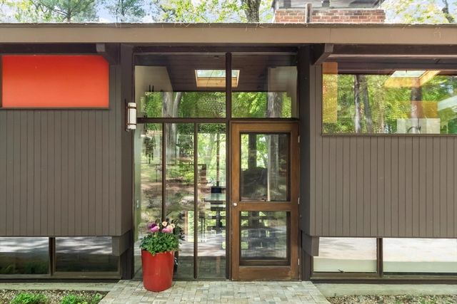 518 Annursnac Hill Rd, Concord, MA 01742