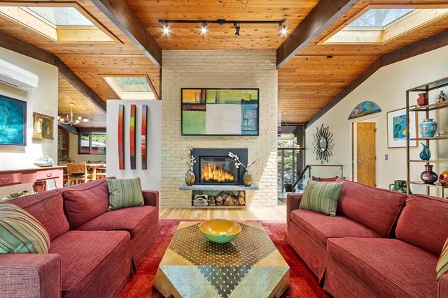 518 Annursnac Hill Rd, Concord, MA 01742